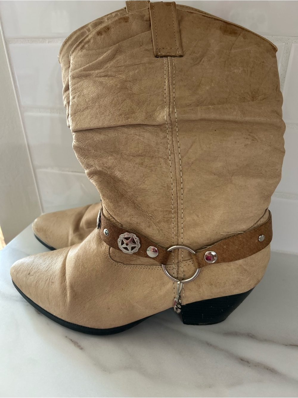 Vintage Dingo cream leather slouch boots with strap